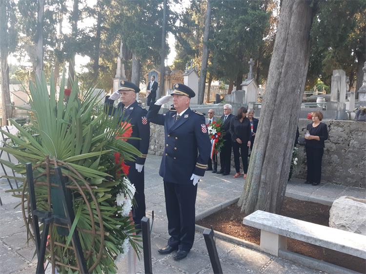 Slika PU_DN\2020\Da se ne zaboravi - vijenci\3.jpg